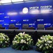 Планта оформляет цветами международный экономический форум 2016